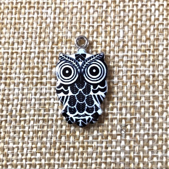 🔴 5 for $10 ONE Black Owl Pendant Zinc Alloy Enamel - Picture 1 of 7